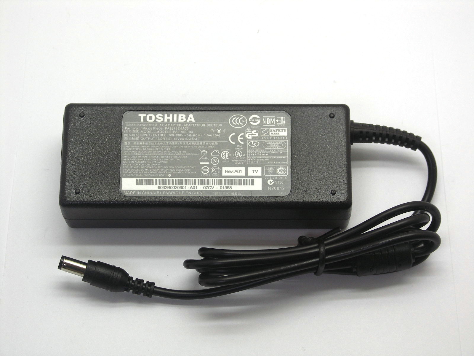 Блок питания для Toshiba 15V/6A 90W, разъем 6.3x3.0mm, с кабелем в розетку, ADP-TO-20