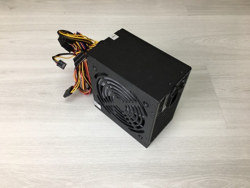 Блок питания 400W Aerocool VX-400 24+4+4/6PCI-E/2SATA/120fan ATX "!"