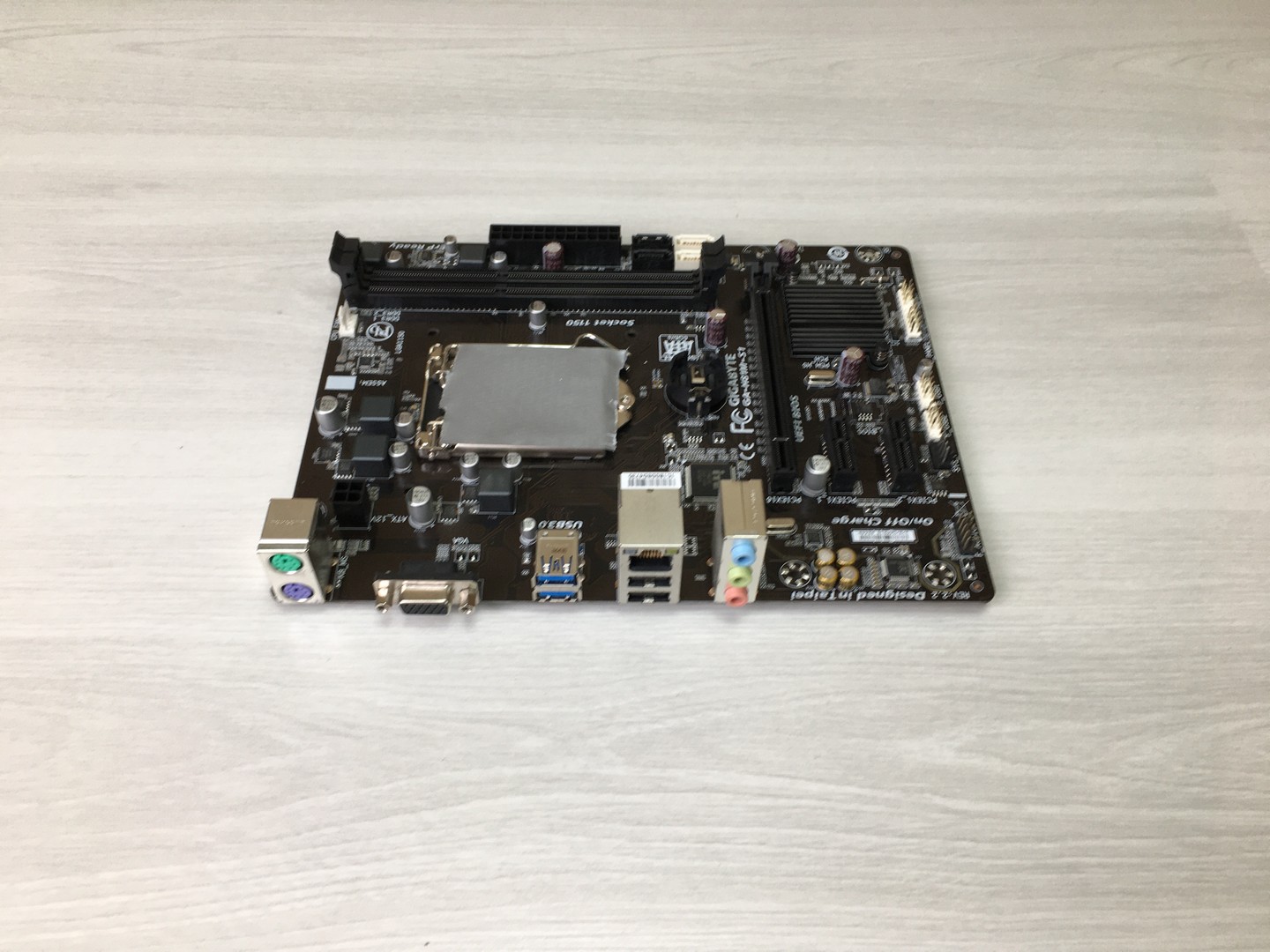 Материнская плата S-1150 Gigabyte GA-H81M-S1 REV:2.2, H81/2DDR3/SATA/Lan/VGA/Sb/mATX "!"