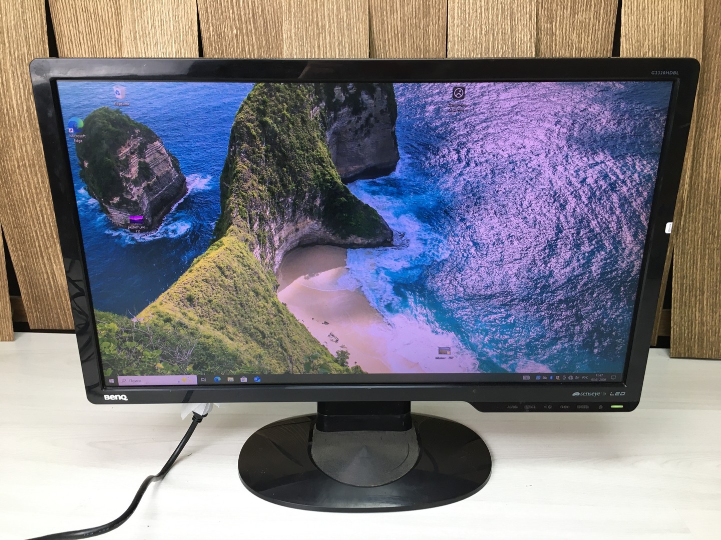Монитор 23" Benq G2320HDBL, DVI, VGA тёмные пятна + розовый оттенок "!"