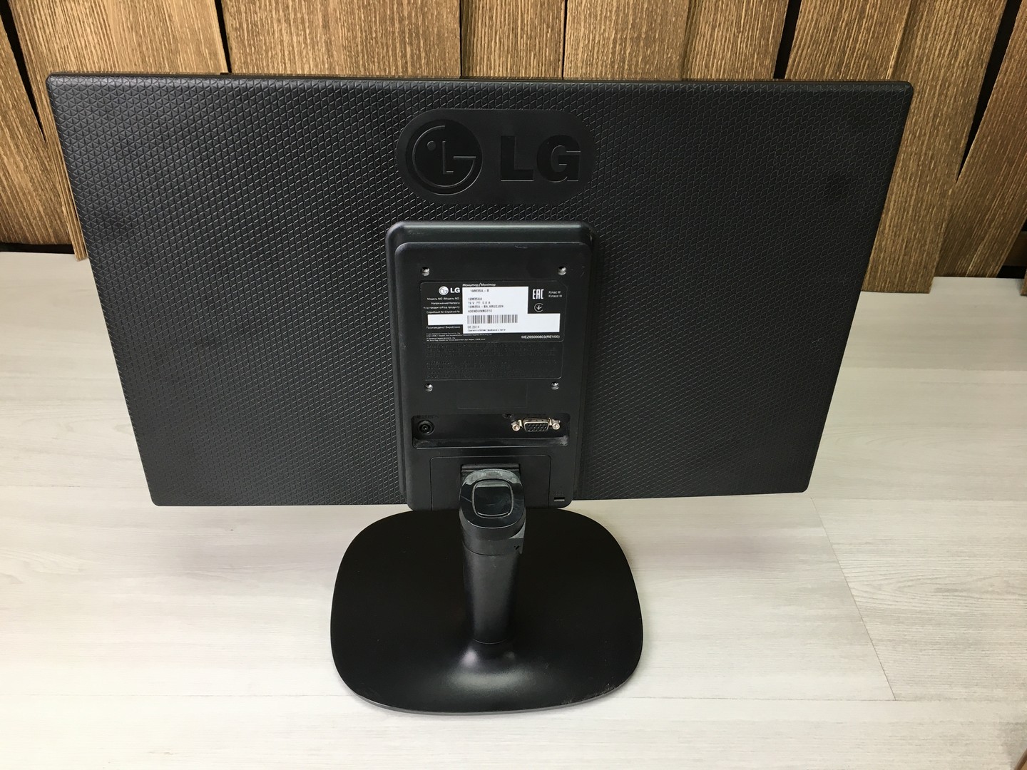 Монитор 18.5" LG 19M35A, VGA "!"