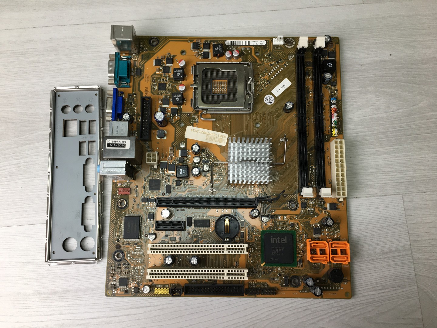 Материнская плата S-775 Fujitsu-Siemens D2841-A11 GS 3, SVGA/2xDDR2/SATA/Sb/Lan/mATX "!"
