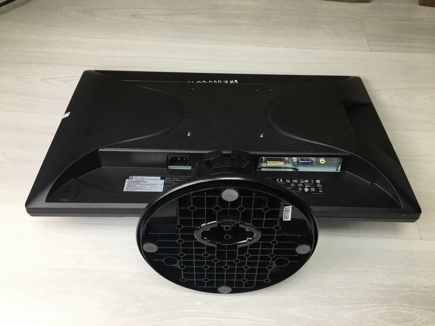 Монитор 20.7" HP V213a, VGA, DVI, audio "!"