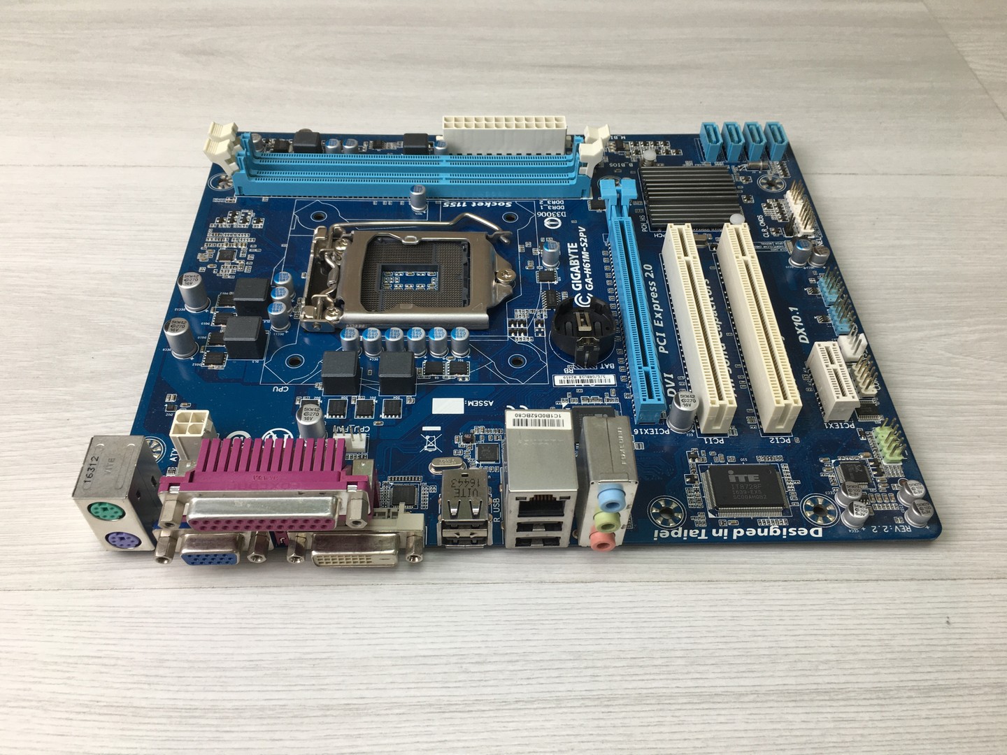 Материнская плата S-1155 AsRock H61M-S1, H61/2DDR3/SATA/Lan/VGA/DVI/Sb/mATX, без планки "!"